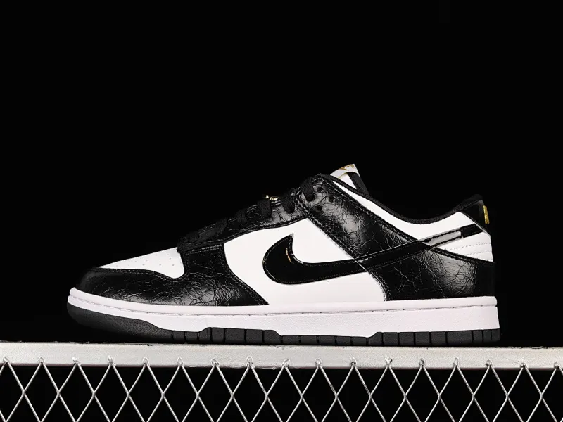 All categories Nk SB Dunk series Nk SB Dunk Low low-top sneakers J version Nk Dunk SB Low black and white patent leather panda SB smashed backboard fashion casual sneakers DR9511-100